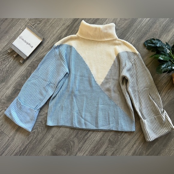 Simplee colorblock knit turtleneck sweater in cream grey blue size small - Picture 5 of 9